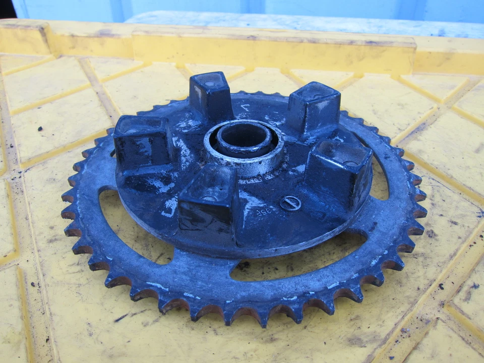 Suzuki GSXR750 1999 OEM piñón trasero Foto 3 de 4