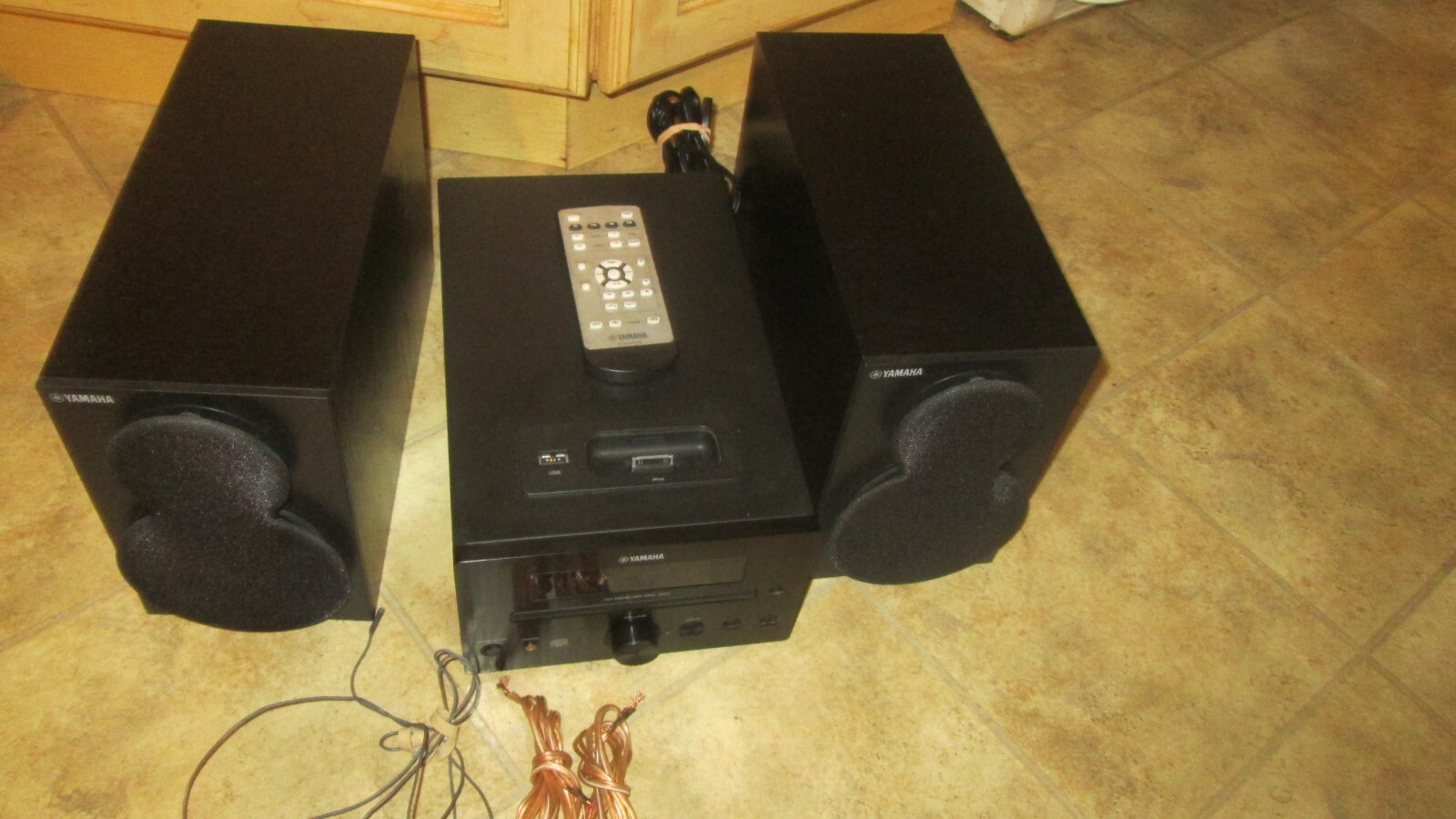 Yamaha CRX-330 AM/FM /USB/CD  iPod Dock Black Micro Stereo C