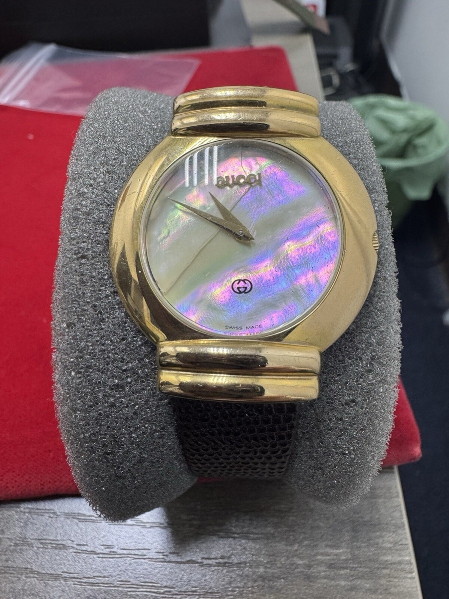 Vintage Gucci 5300M Gold Plated Swiss Quartz Midsize Watch  display picture 2