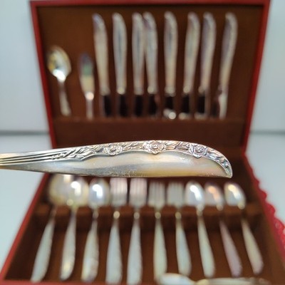 1965 Wm A ROGERS ONEIDA Brittany Rose Silverplated Silverware Set Of 52 Wood Box