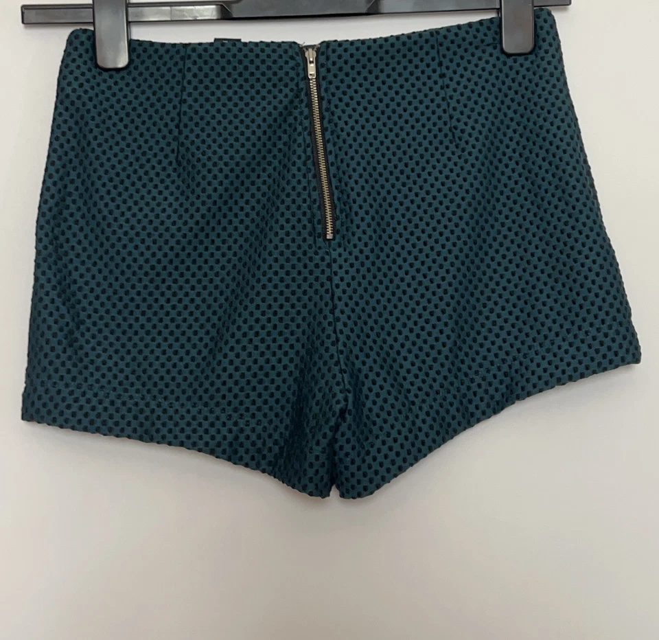 Forever 21 Green Spotty Smart Shorts Size M - Image 2 of 4