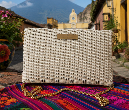 Squeeze de Citron Leche Lemon Drop Citron Large Clutch Bag Gold-tone Chain White
