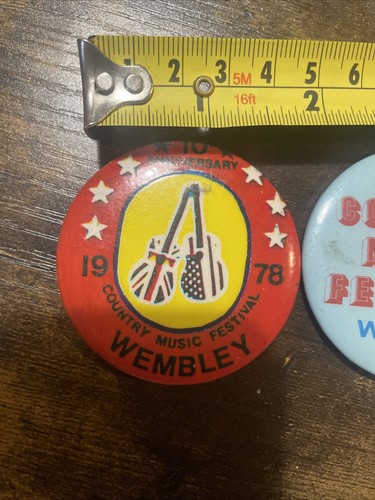 2 X Pin Button Badges Country Music Festival Wembley 1978 / 1979 Vintage - Picture 2 of 5