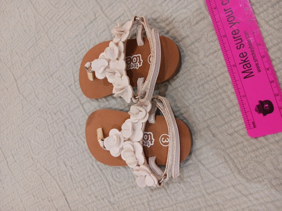 Teeny Toes Fashionable White Floral Baby Sandals Size 3 Gently Used - Image 4 of 4