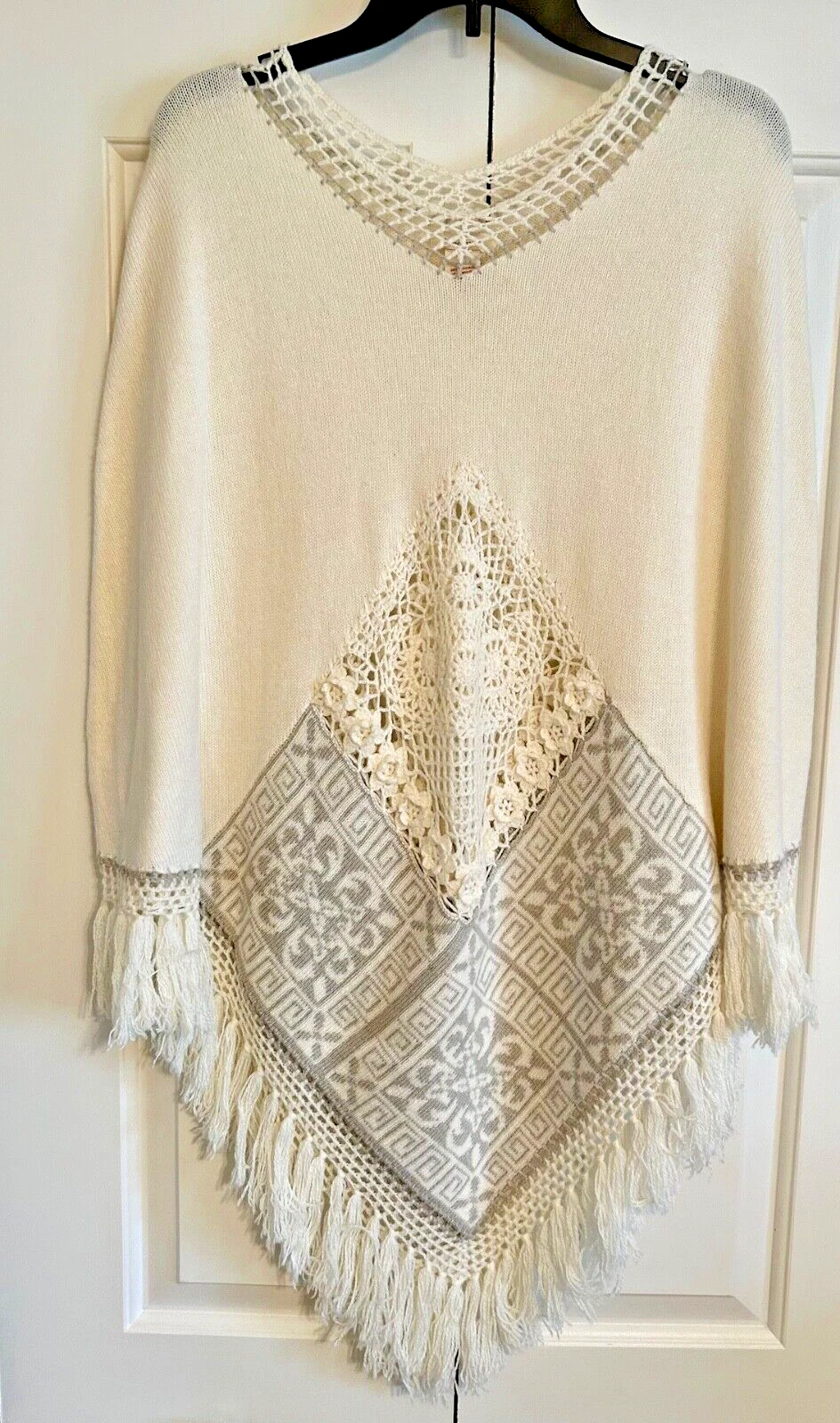Sundance Powderhorn Womens M/L Wool Blend Poncho Sweater Ivory Fringe Crochet