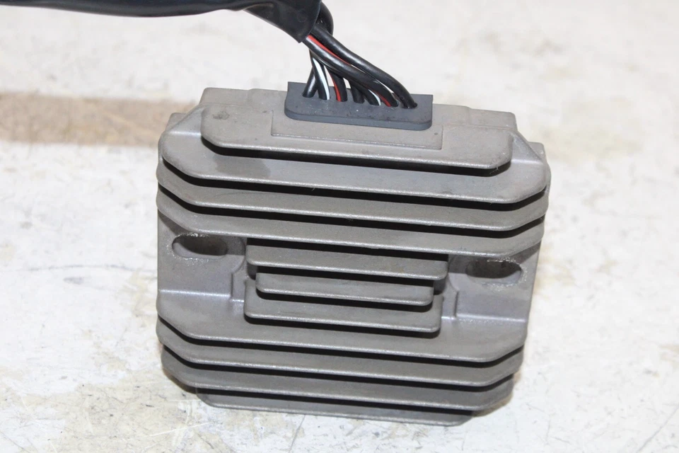 03-09 REGULADOR DE VOLTAJE RECTIFICADOR SUZUKI SV650 OEM Foto 2 de 4