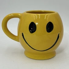 VTG MCM McCoy Pottery Yellow Ceramic Smiley Face COFFEE MUG Tea Cup USA Signed
