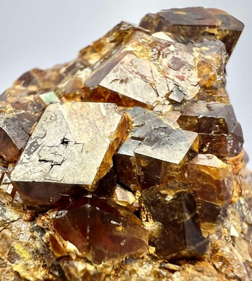 173 Gramm Atemberaubend! Andradit Granat Kristalle Cluster Raumfahrer aus Pakistan