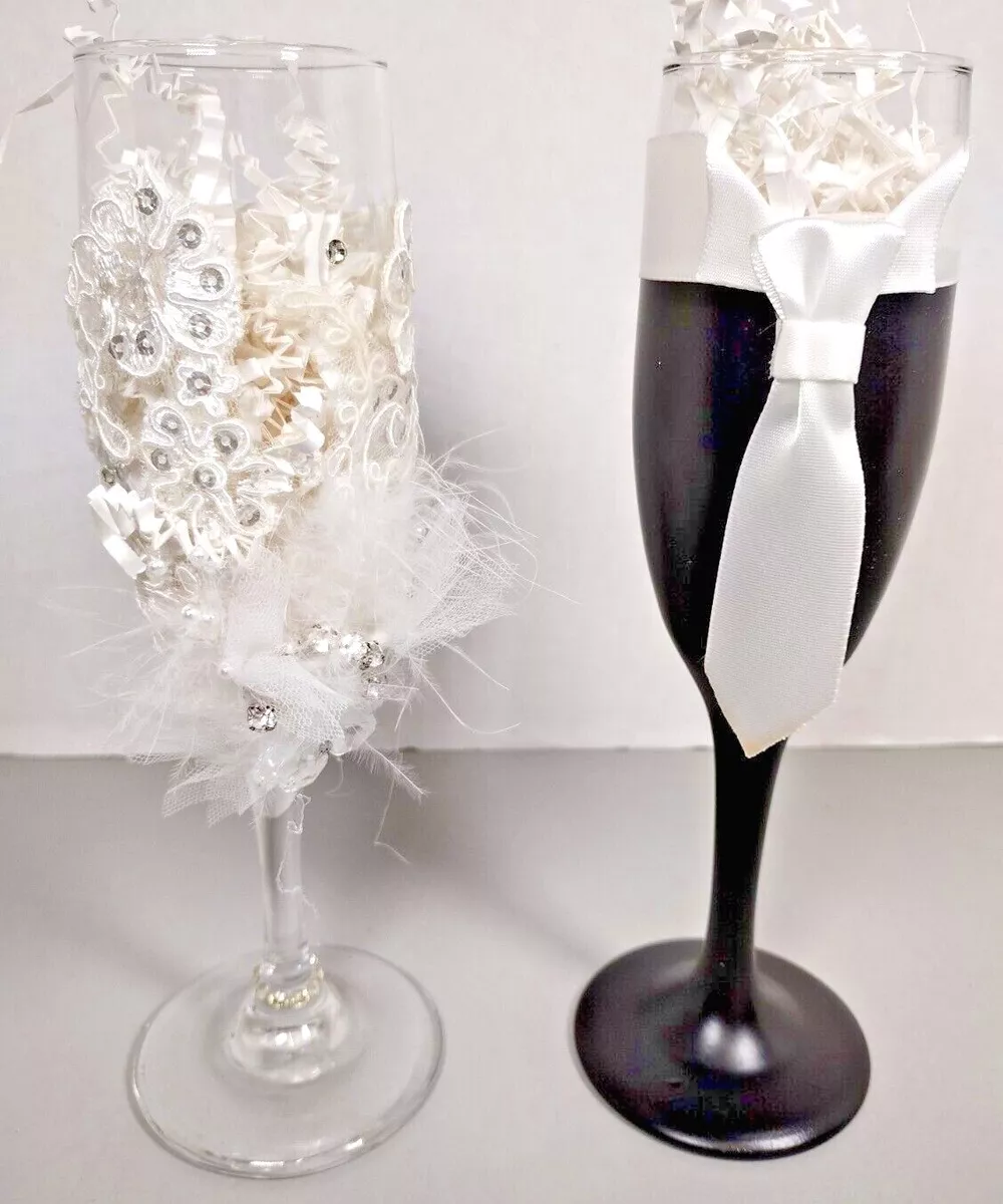 Wedding Gifts Champagne Flutes Set of 2, Champagne Glasses for Wedding, Mr  and Mrs Toasting Glasses, Wedding Decor, Bride and Groom