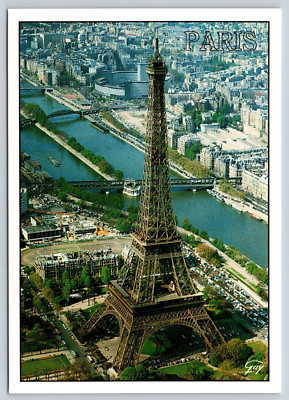 Postcard Paris France La Tour Eiffel  et la Seine Aerial