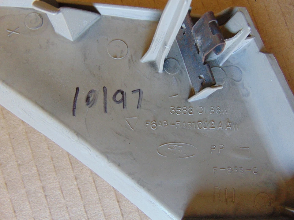 03-11 FORD CROWN VICTORIA RIGHT REAR INNER LOWER QUARTER TRIM STONE #10197 Foto 3 de 3