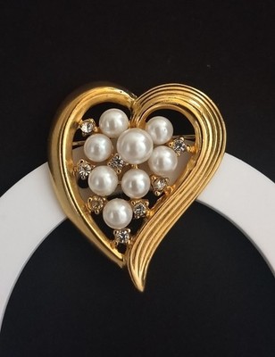 FREE Shipping Vintage Bijoux Signed Trifari Heart Brooch Golden Faux Pearl 