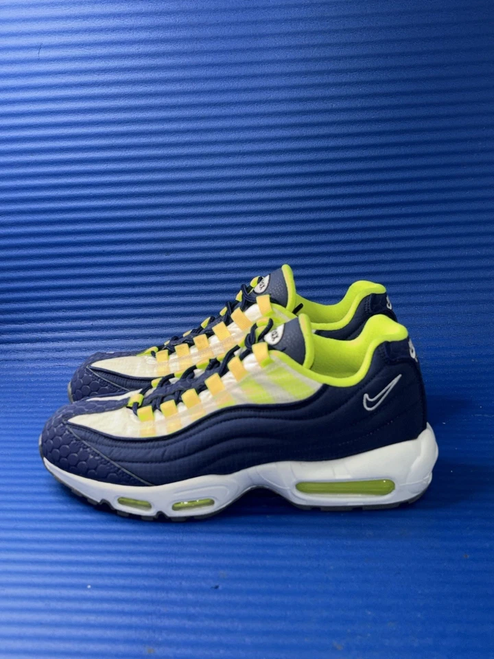 Size 10- Women’s Nike ID Air Max 95 3M Thinsulate White Blue Lime DA7572-991 NEW - Image 2 of 4