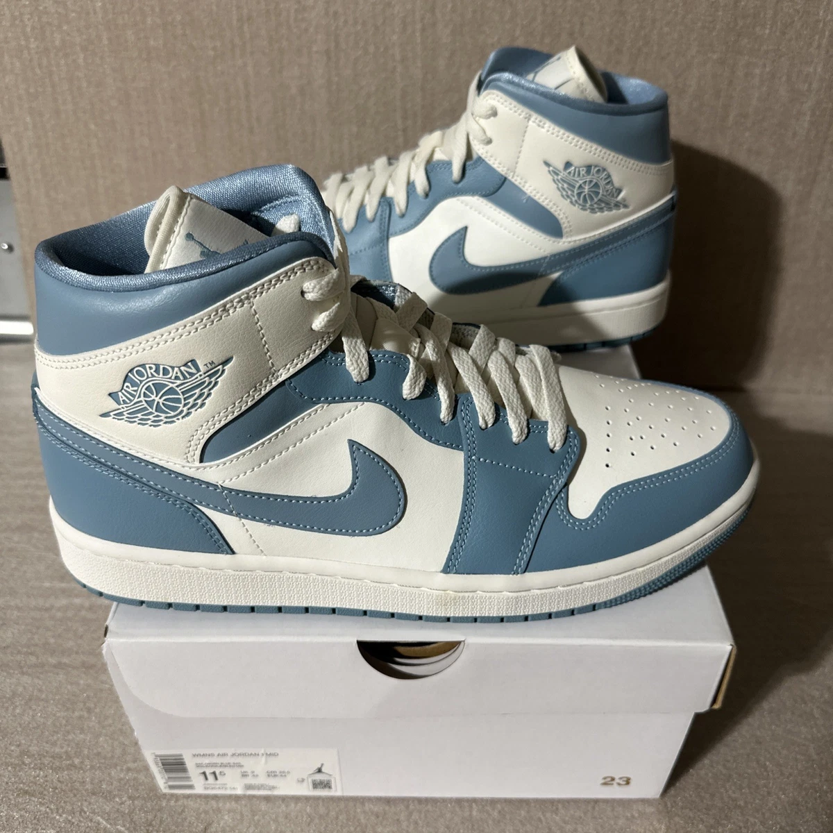 Preços baixos em Jordan 1 Mid University Blue W | eBay