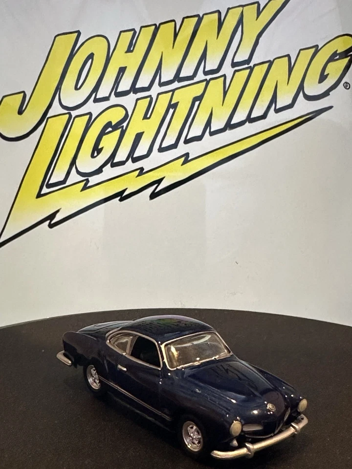 Johnny Lightning - Volkswagen Karmann Ghia 1964 - 1/64 Foto 2 de 4