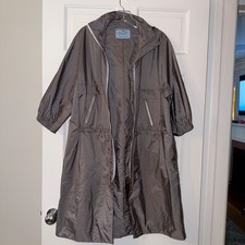 PRADA Re-Nylon 2020s Gray Raincoat Zipper Det...