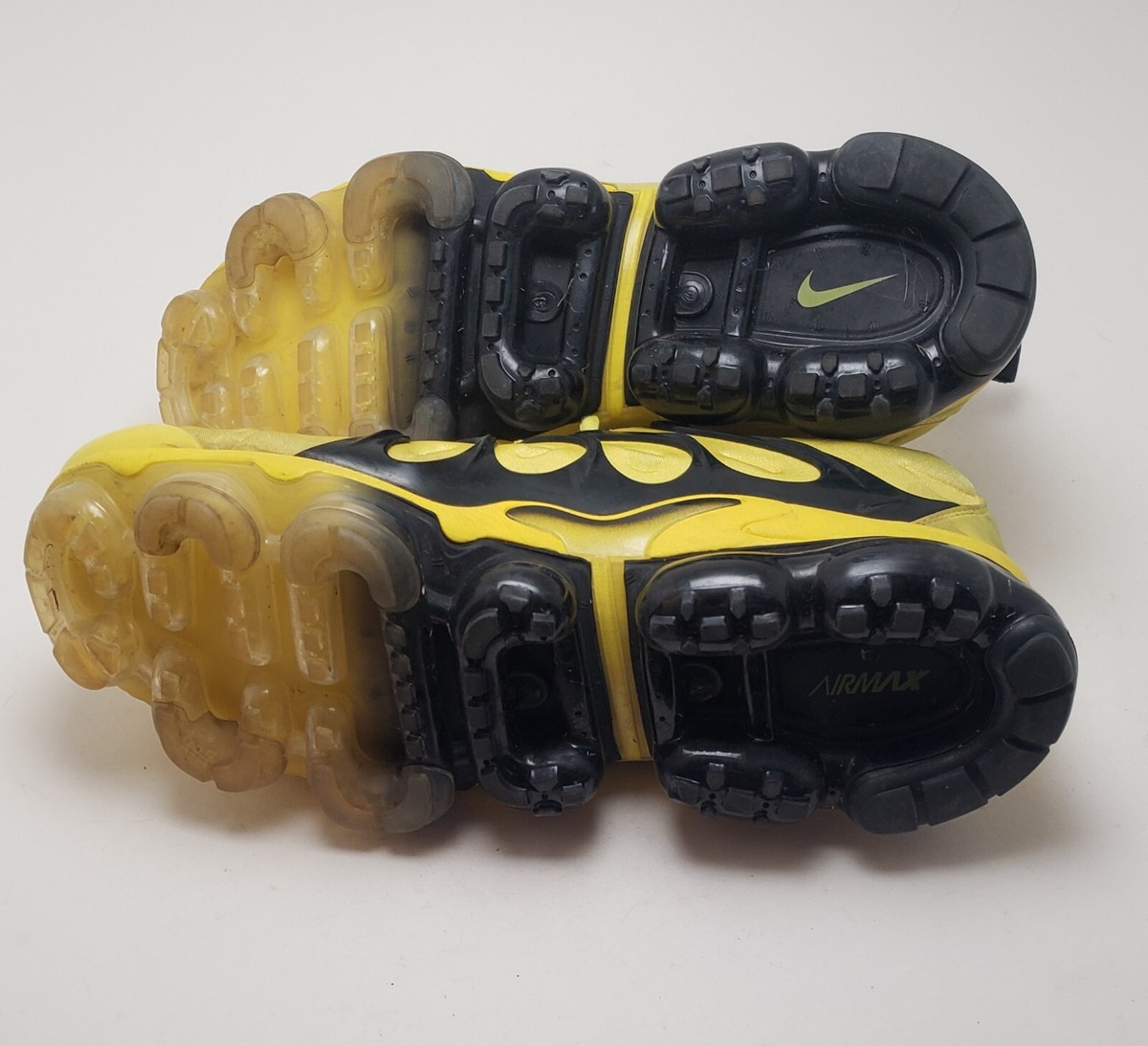 air vapormax plus bumblebee