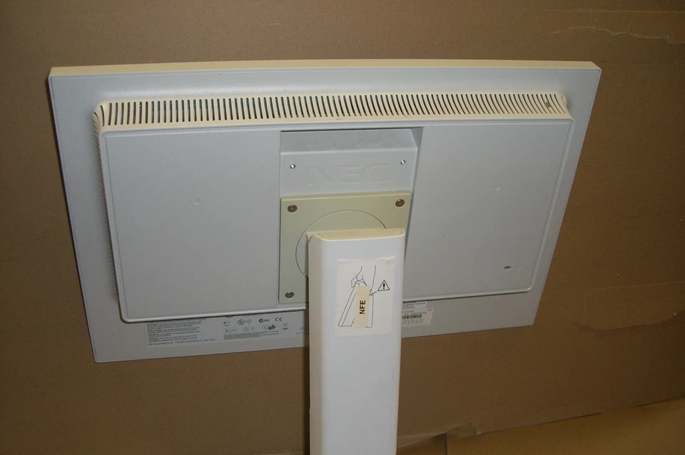 3x NEC E223W LED MultiSync 22" Monitor -- vergilbt-Abholung-  -Rechnung- - Bild 4 von 4