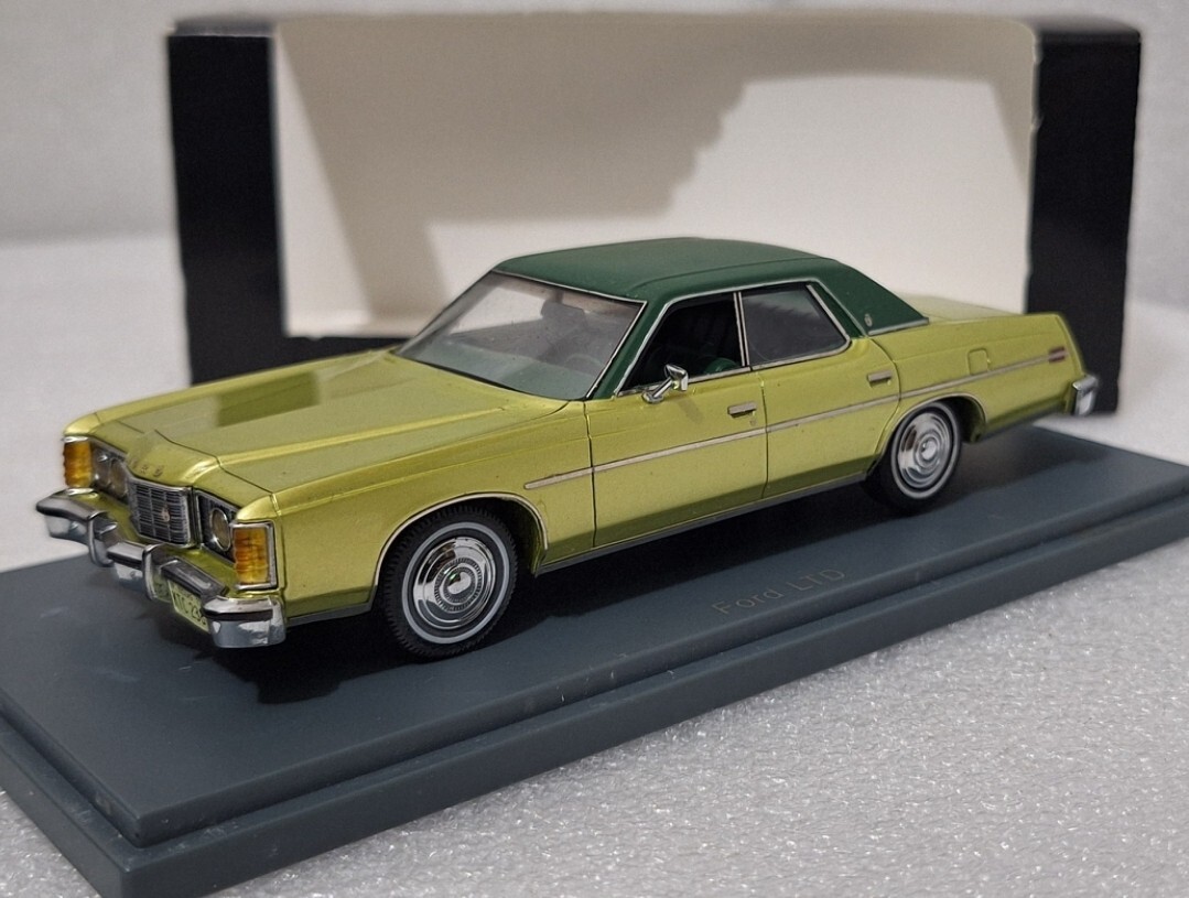 Ford USA LTD 1973 Galaxy Met Yellow Green 1:43 Neo NEO44236