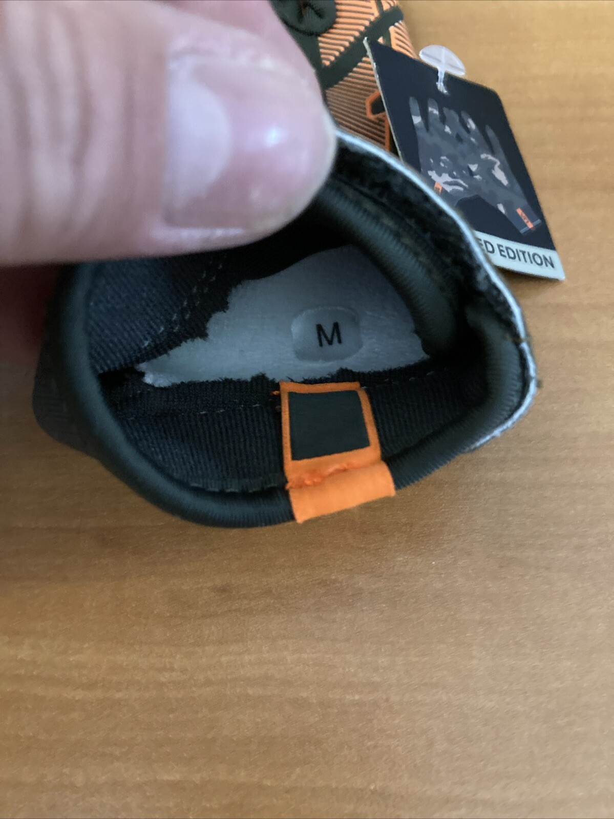 UNDER ARMOUR UA F8 FOOTBALL LIMITED EDITION CAMO GLOVES SIZE M MEN Medium thumbnail 4