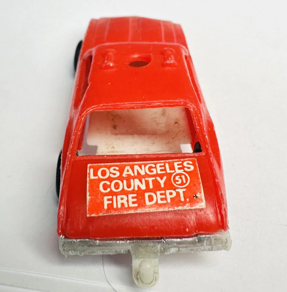 Vintage Unbranded Red Oldsmobile 442 Cutlass Plastic Model Car Like Fire Chief - Image 4 of 4