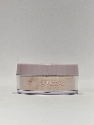Loose Setting Powder, Beige Locks In Makeup Sheet, Matte Finish.