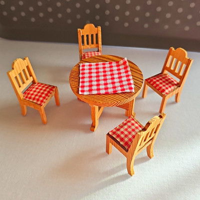 Lundby Esszimmer-Garnitur Holz/Stoff runder Tisch 4 Stühle rot/weiß 5-tlg.