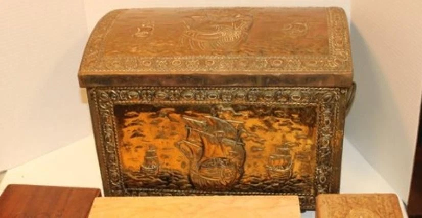 Vintage Embossed Brass Wood Treasure Chest Trunk Nautical Ship Scene Dome Lid - Image 4 of 4