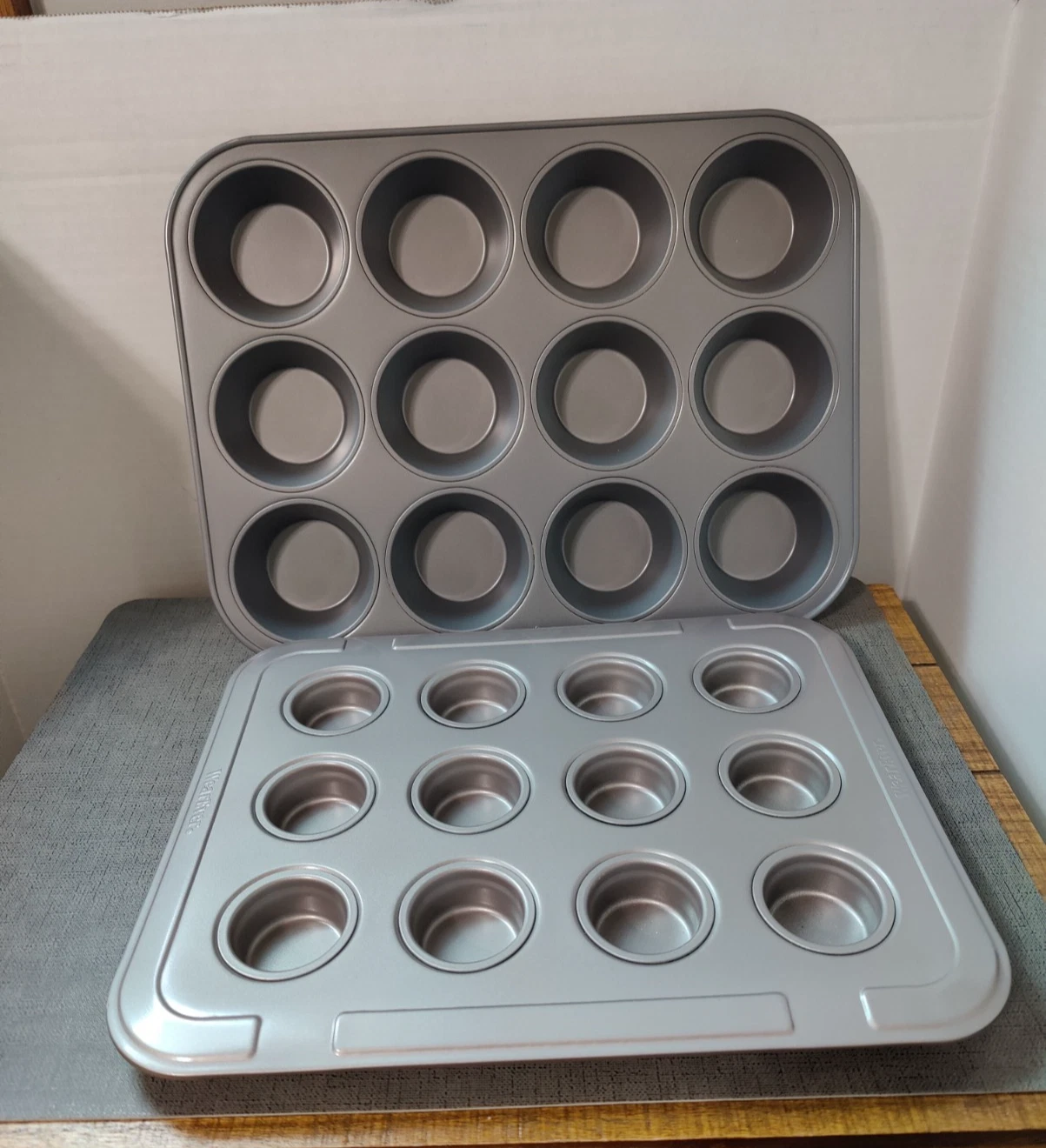 Non-Stick Muffin Pan Cupcake + Miniature Non Stick Muffin Pan/Baking Cups-Read
