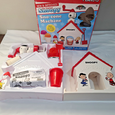 The Original Snoopy Snow Cone Sno-Cone Machine Maker Peanuts New & Improved NOB