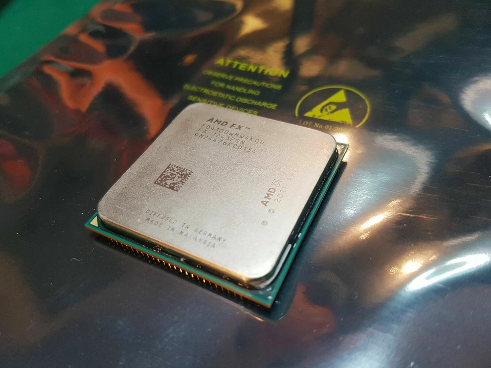 AMD FX Series FX-4100 Quad Core CPU 3.6GHz FD4100WMW4KGU Processor Socket AM3+ - Image 2 of 3