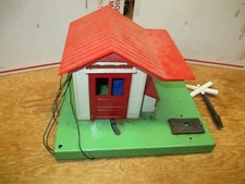 MARX TRAINS ORIGINAL LIONELVILLE CONDUCTER  STATION MOVING MAN.