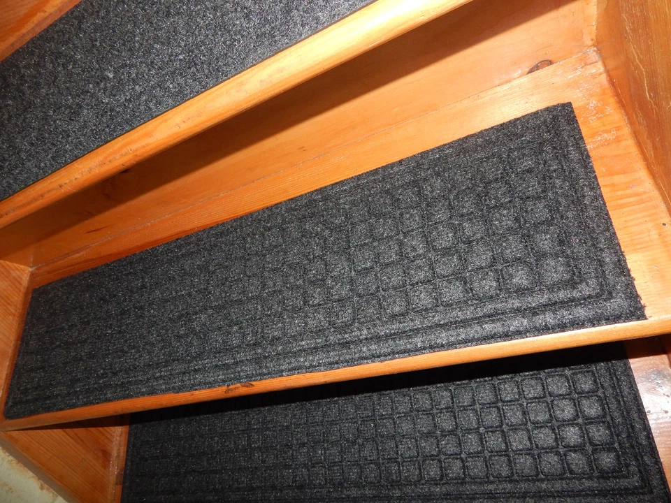 7 = peldaños antideslizantes para escaleras exteriores/interiores 100 % goma paso 8,1/2"" x 35"". Foto 3 de 4