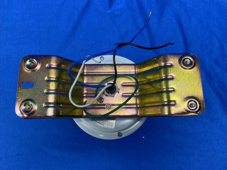 (Motor con carcasa) Ventilador de techo LED Hugger blanco mate Stoneridge 52"" Foto 3 de 4