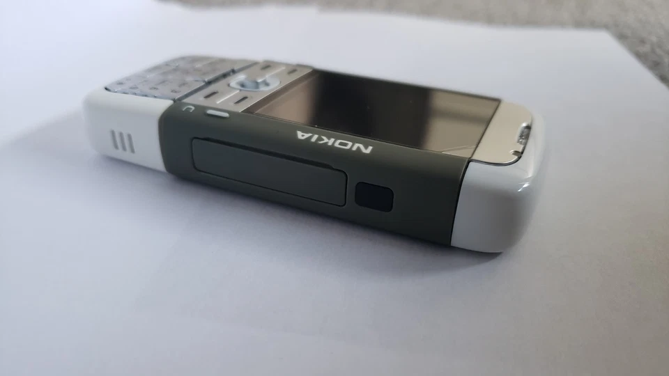 Nokia XpressMusic 5700 - Green (Unlocked) Smartphone Rare - Image 4 of 4