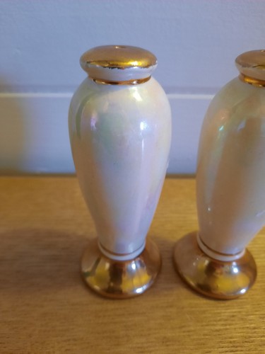 Beautiful Gold And Cream Salt And Pepper Shakers Has A Sheen Like Carnival Glass - Picture 2 of 5