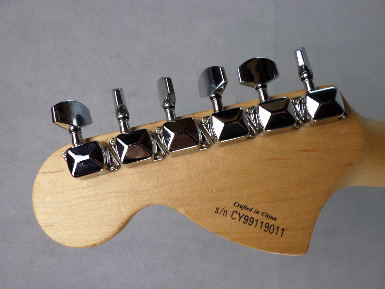 Squier Strat Fender Electric Guitar Affinity Stratocaster Red CY Serial