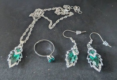 Fashion Jewelry - 4 Piece set - Necklace, Earrings and Ring - Stone Colour Green