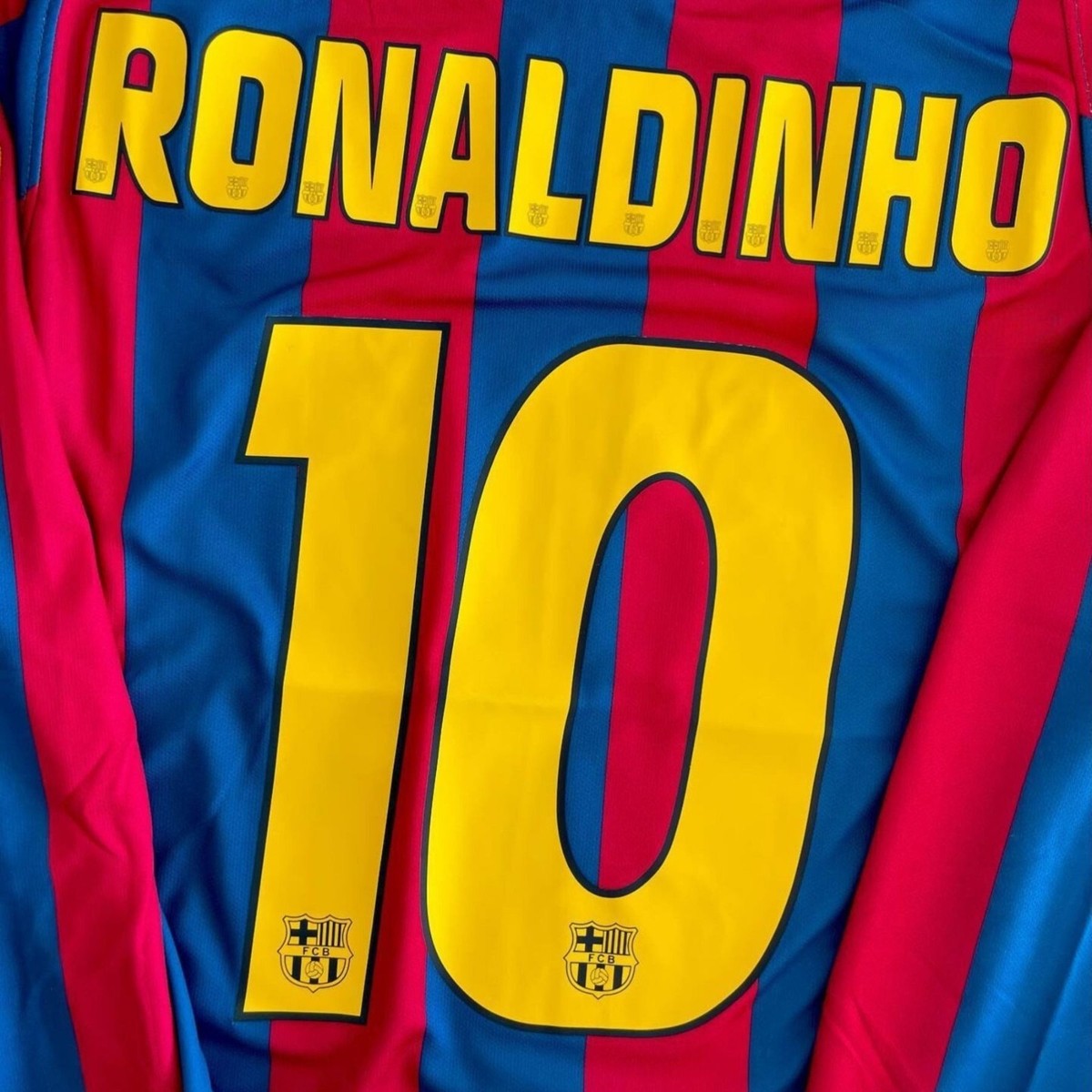Ronaldinho FC Barcelona Jersey 2005/2006 Home Long Sleeve Retro