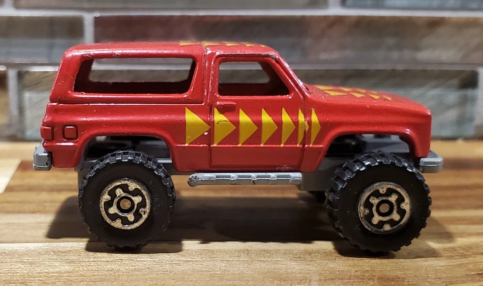 Vintage Matchbox Parasites Destructite Chevy Blazer 1985 Red Truck 4X4 - Image 3 of 4