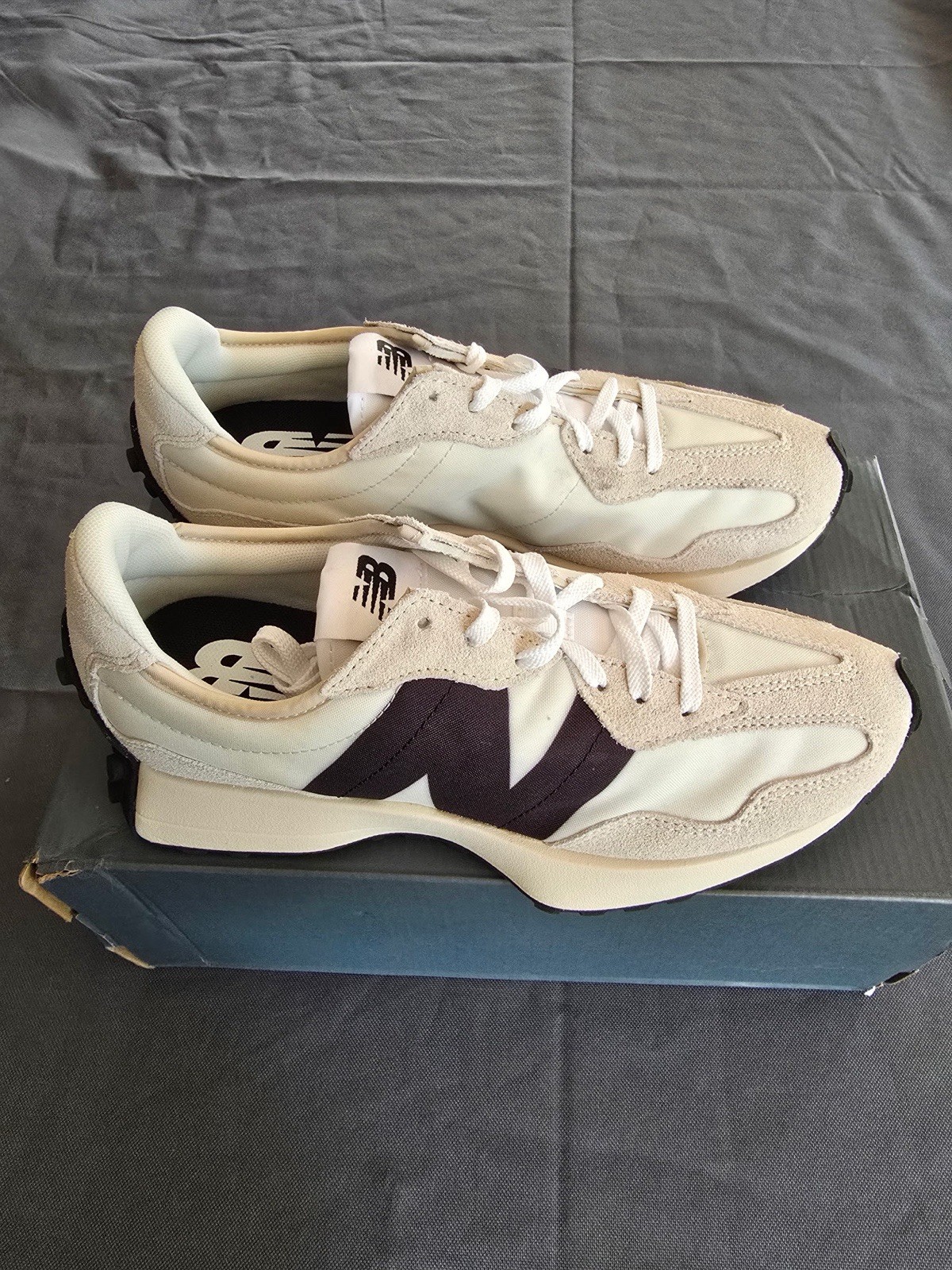 Size 9 - New Balance Women's 327 Sea Salt Black image 2