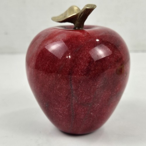 Fermacarte vintage pietra marmo alabastro mela rossa stelo ottone 4" MCM regalo insegnante - Foto 4 di 8