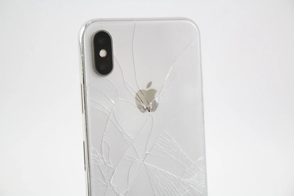 Apple iPhone X (Unlocked) A1901 64GB Silver Grade C Boxed - Image 4 of 4