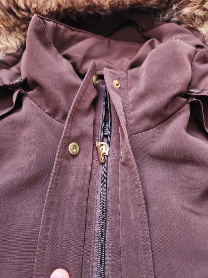 Abrigo Parka Big Chill Softshell Marrón Borde de Piel Sintética Cremallera Completa Cierre de Botones Talla XL Foto 3 de 4