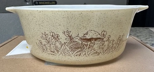New ListingVintage Pyrex Forest Fancies Mushrooms 472-B 750 ml Casserole Dish