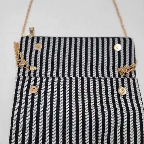 Urban Expressions Black White Striped Lined Crossbody Handbag Gold Chain Strap - Picture 4 of 12