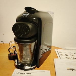 Lavazza a Modo Mio Deséa Kaffeemaschine LM950 1500W schwarz Milchaufschäumer Wärmer UK