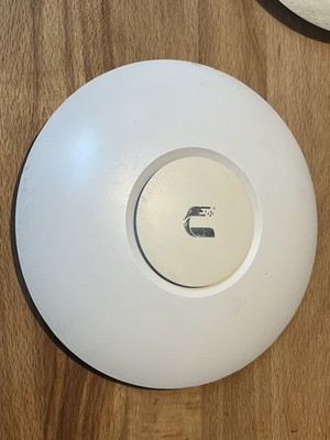 2x Ubiquiti Networks UAP-AC-LITE WiFi 5 Access Points