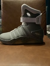  Universal Studios back to the future shoes size 8 used with box and tissue