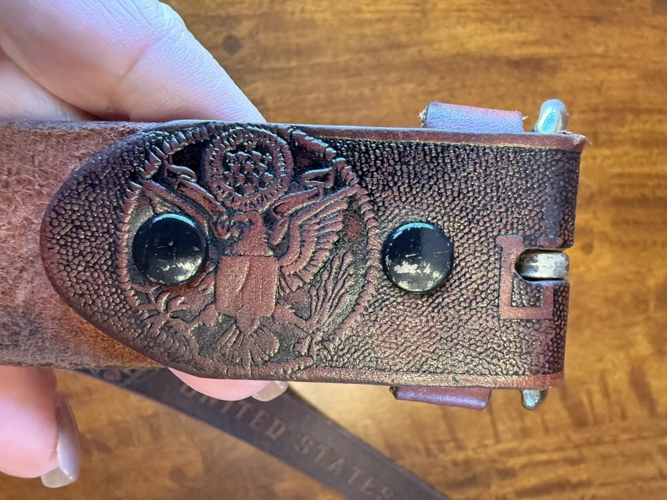 Cinturón de cuero marrón para hombre del ejército de Estados Unidos talla 34/36 hebilla plateada solo latón Inc. Foto 3 de 4